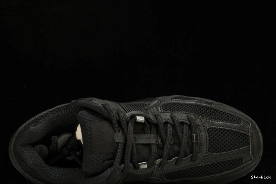 ZOOM BV1358-003 (2023) Triple 5 Black VOMERO NIKE 1027